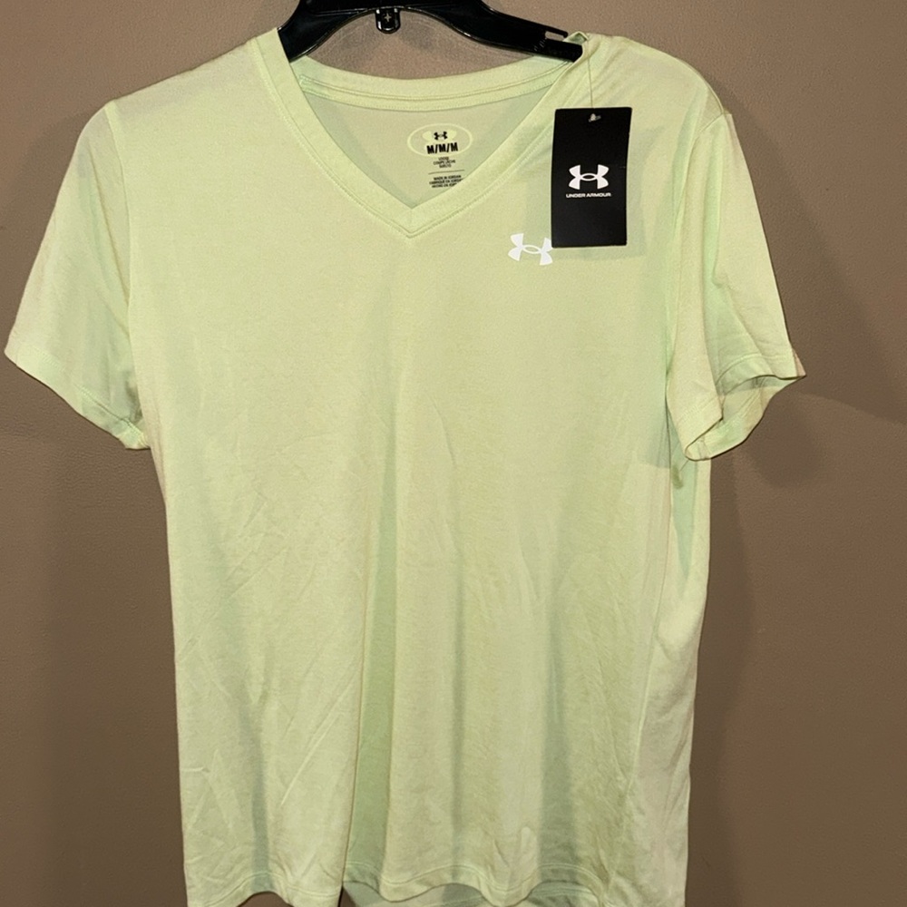 UA loose fit top